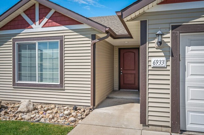 Foto del edificio - 6933 Fast Hawk Ln