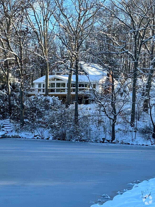 Building Photo - 3 Lakeside Dr