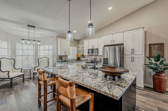 Building Photo - Furnished Home on 2.5 Acres – Your Escape ...