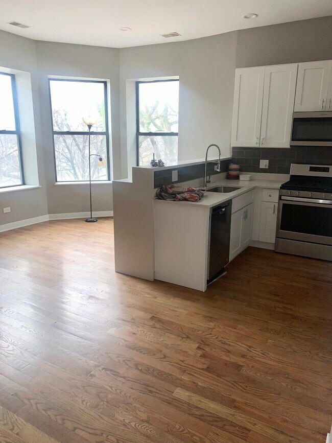 Building Photo - 4710 S King Dr