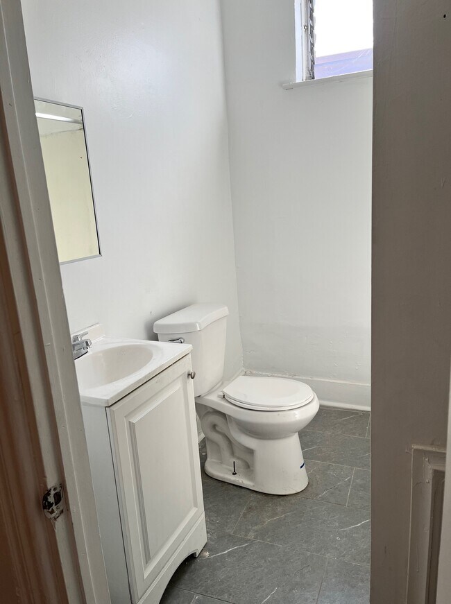 Building Photo - 4946 N Broad St