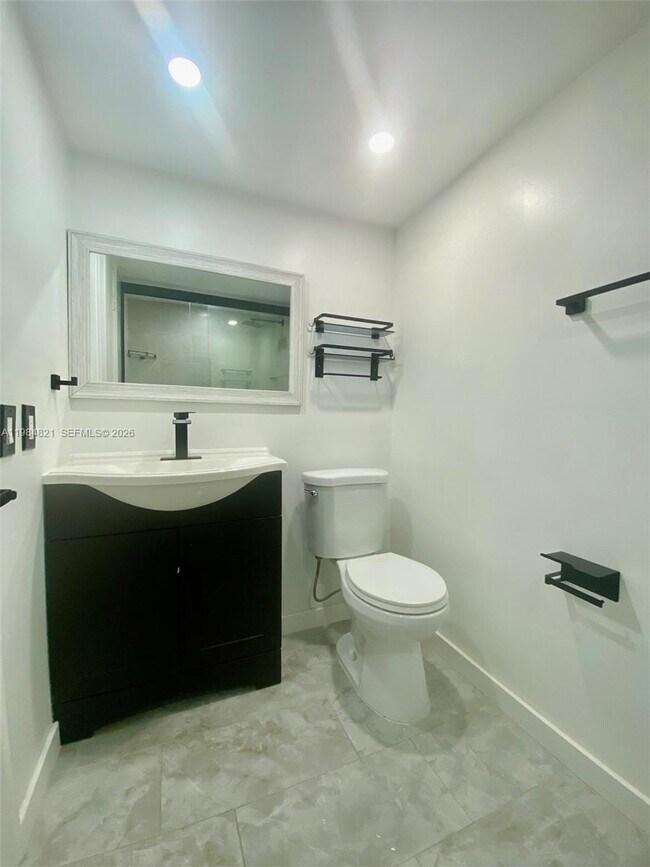 Foto del edificio - 8975 Palm Tree Ln