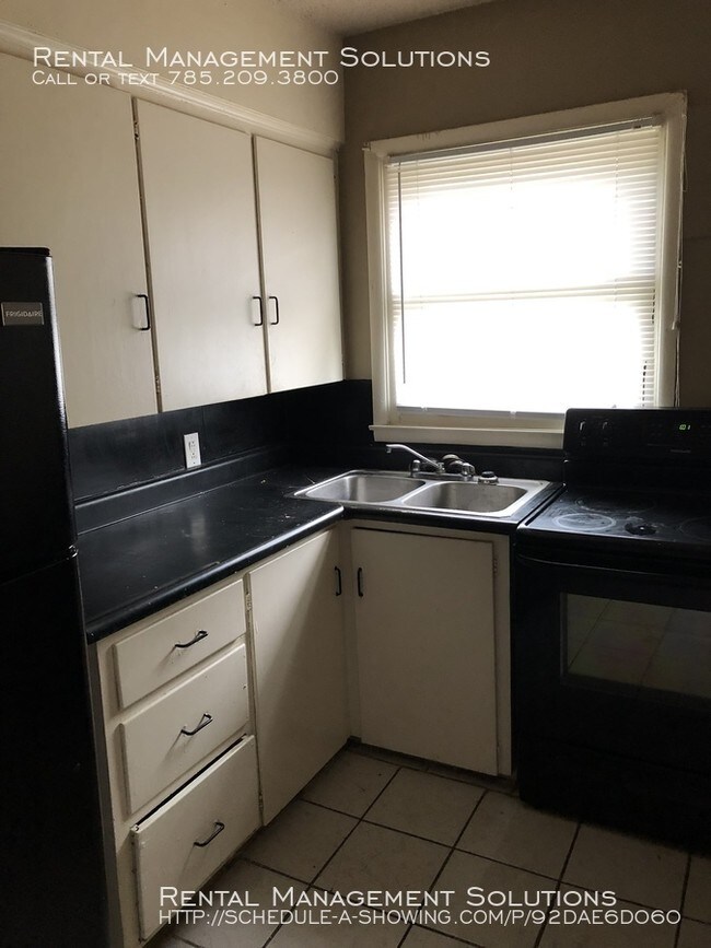 Building Photo - 1 BED/1 BATH