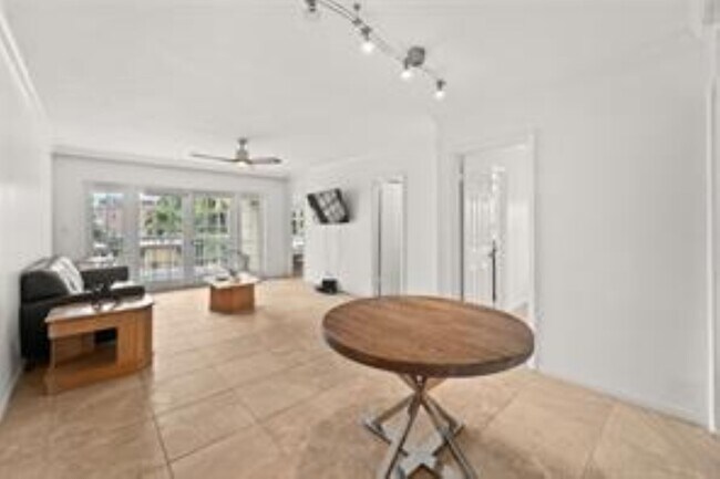 Foto del edificio - 2424 SE 17th St