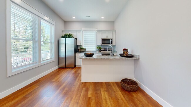 Foto del edificio - 1401 Forest Ave
