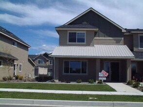 Building Photo - 6532-6532 N Descartes Dr