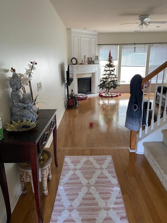 Foto del edificio - 434 Lazy Creek Ln