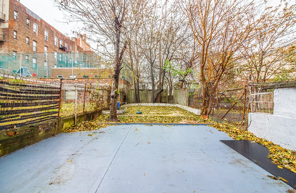 Primary Photo - 322 E 151st St