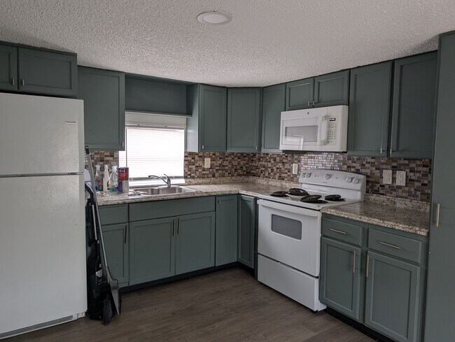 Building Photo - 26 Lake