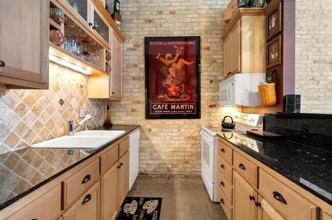 Foto del edificio - 773 N Water St