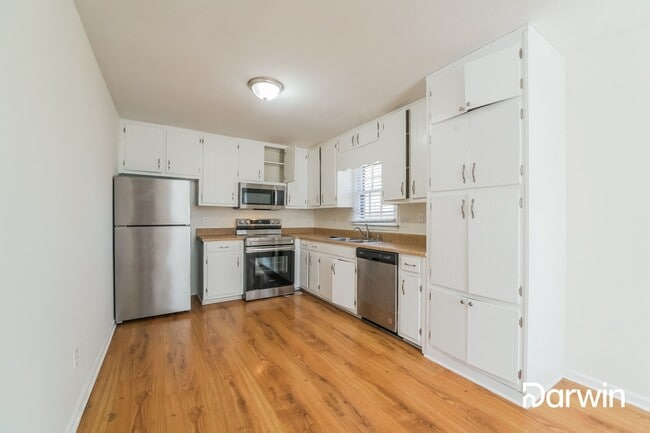 Building Photo - 60 E Hearthstone Dr E, Newnan, GA 30263