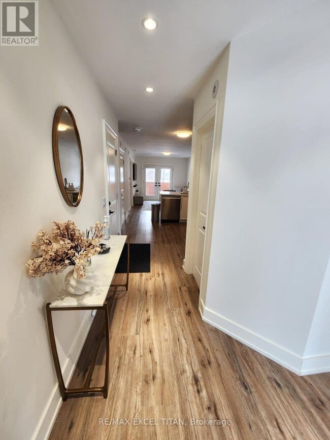 Building Photo - 263 Barrie St