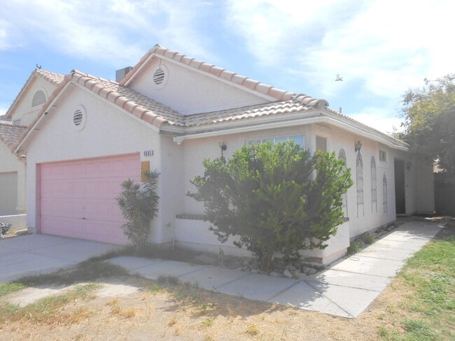 Building Photo - 5683 Fairlight Dr