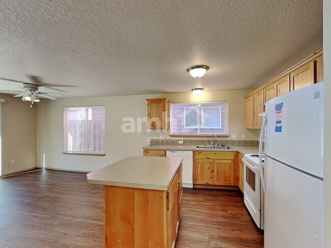 Foto del edificio - 467 Whitney Dr