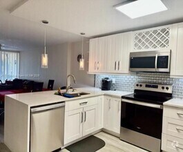 Building Photo - 1 Royal Palm Way