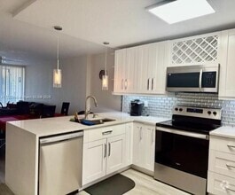 Building Photo - 1 Royal Palm Way
