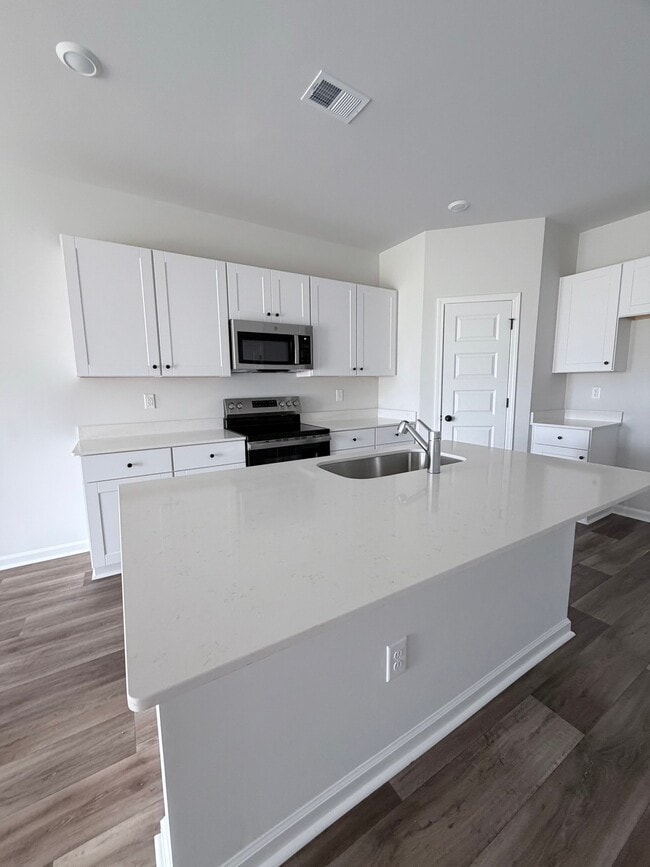 Building Photo - 2127 Northwest Dr