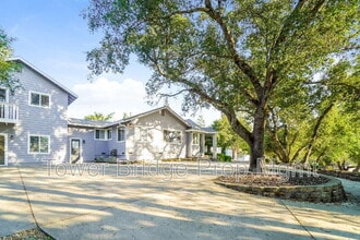 Building Photo - 737 Cresta Ct
