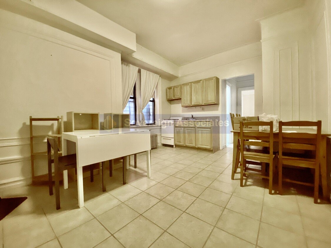 Primary Photo - 10 Bennett Avenue