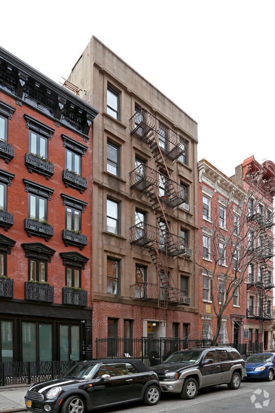 Foto del edificio - 306 W 18th St