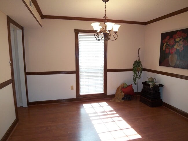 Building Photo - 2 Story Home on Cul De Sac Lot!!