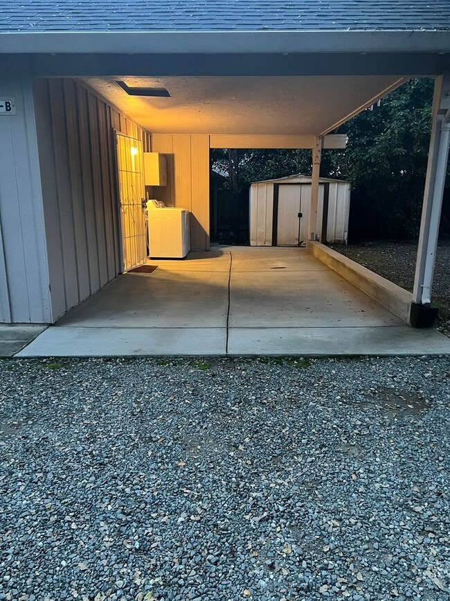 Building Photo - 1275 Martin Dr