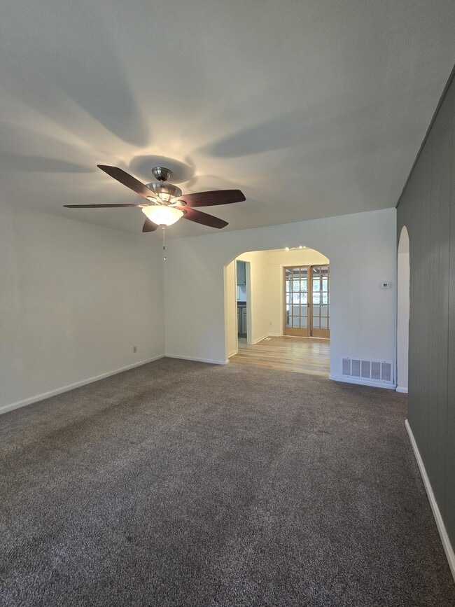 Building Photo - 1334 N Estelle St