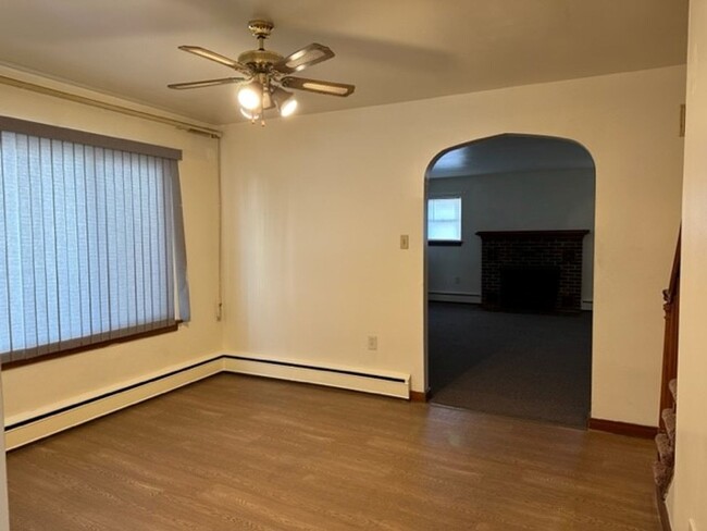Building Photo - 230 S 28th St