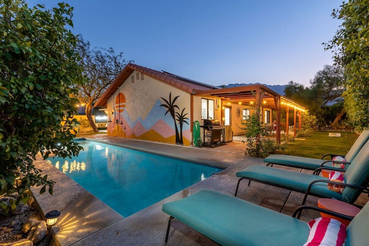 Primary Photo - Beautiful fully furnished 3 bedroom home i...