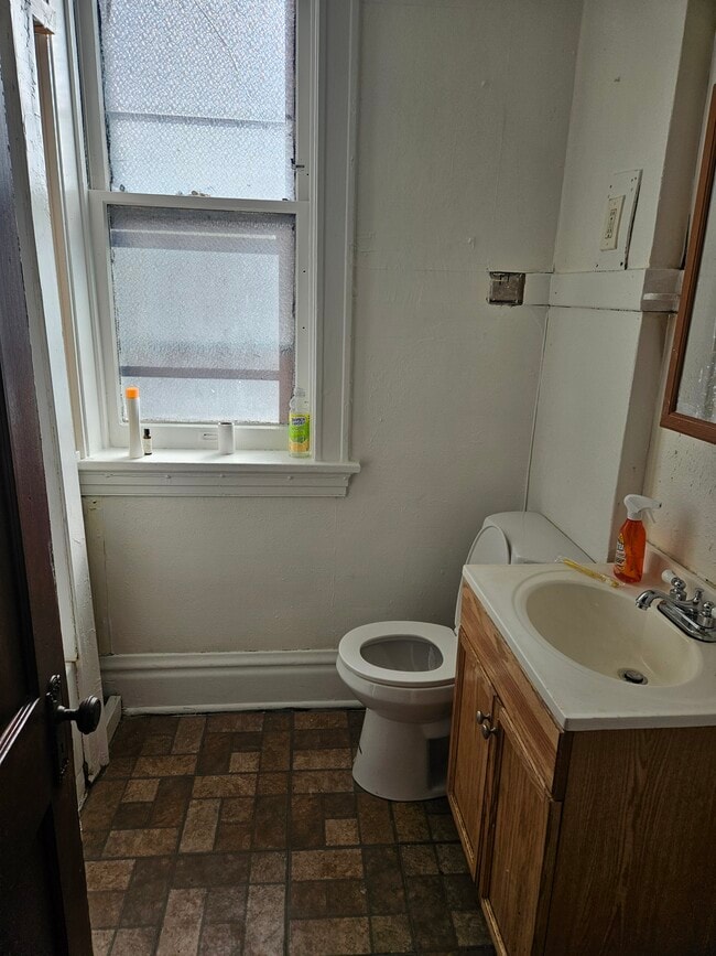 Bathroom - 4567 Adelaide Ave