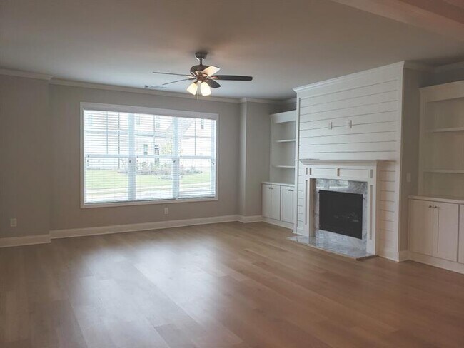 Foto del edificio - 5192 Parkwood Dr