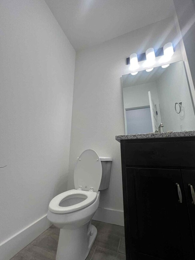 Building Photo - BEAUTIFUL LUXRY NEW BUILD: 5 BEDROOM / 3.5...