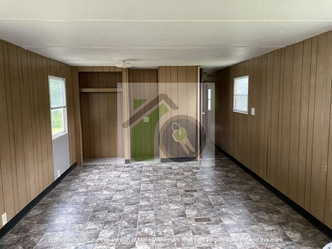 Building Photo - 2 Bed, 1 Bath Home. Move-in Ready!