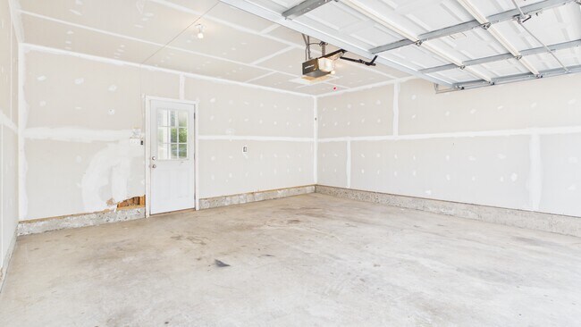 Building Photo - 5423 Saint Rita Dr