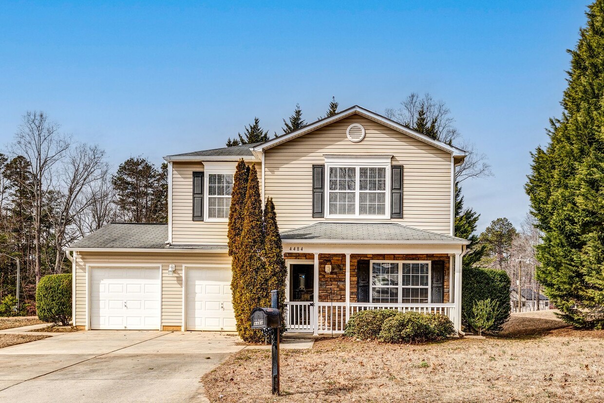 Primary Photo - Walkertown Area: Large Two-Story Home, Woo...