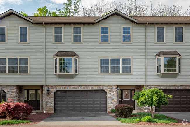 Building Photo - 5 Anastasia Ct