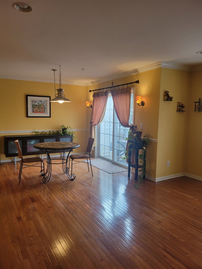 dining room - 5 Bayside Dr