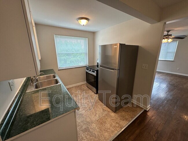 Building Photo - 3918 E Gatewood Ln