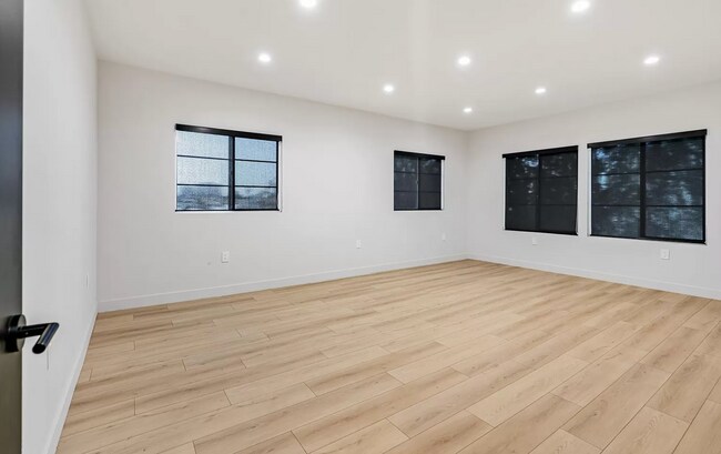 Foto del edificio - 130 Robinson St. Los Angeles, CA 90026
