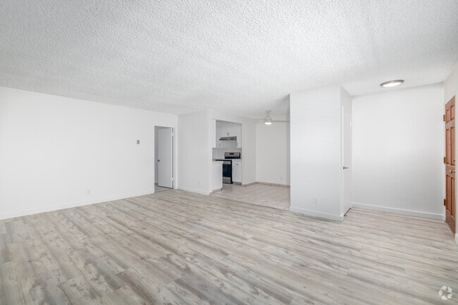 1 dormitorio, 1 baño - 900 pies cuadrados - Sala de estar - Fox Hills Apartments