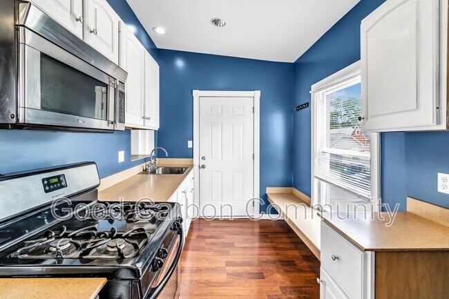 Foto del edificio - 5823 Transit Rd