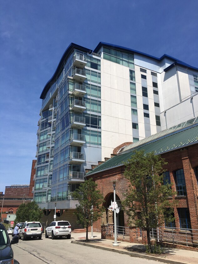 building outside view - 1237 Washington Ave