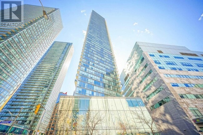 Photo du bâtiment - 832 Bay St.