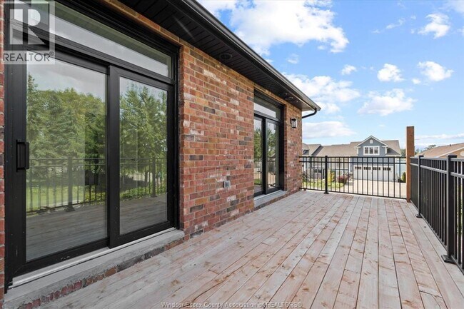 Building Photo - 515 Dalhousie St