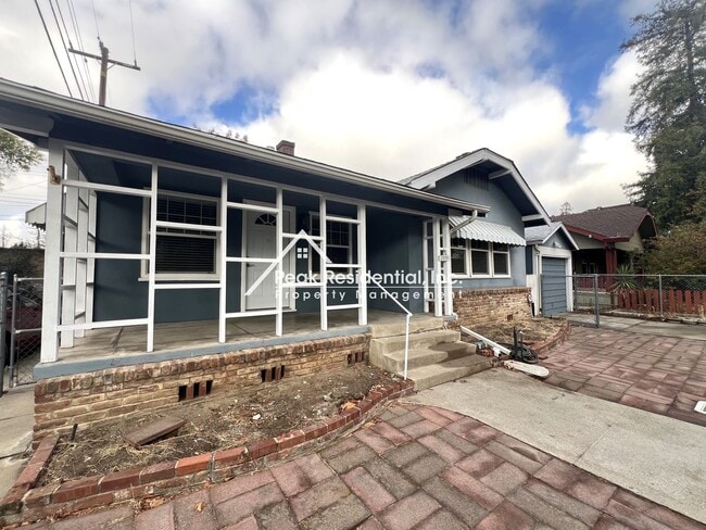 Building Photo - Wonderful 2bd/1ba Home-Steps Away from McG...