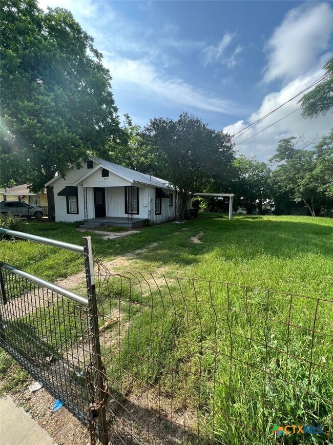 Foto del edificio - 225 Lamar St