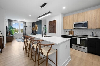 Building Photo - Elan LoSo