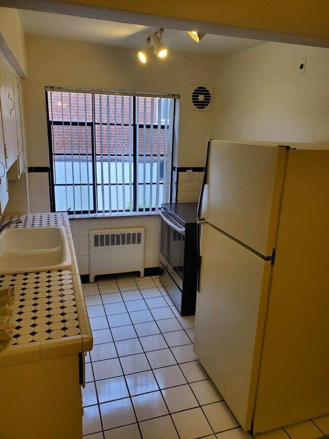 Foto del edificio - 6132 Dryden ave