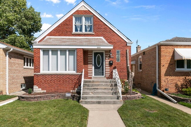 Building Photo - 3939 N Cumberland Ave