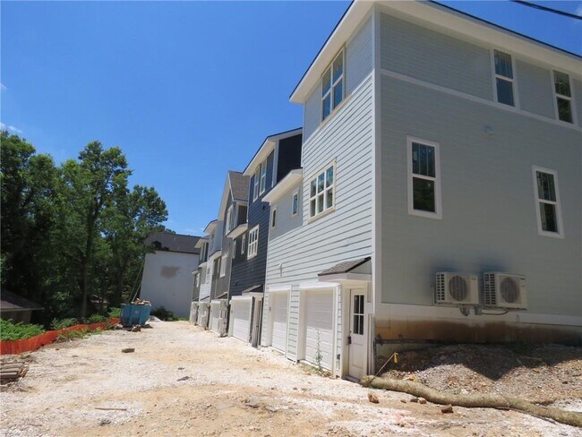 Building Photo - 349 W Rock St